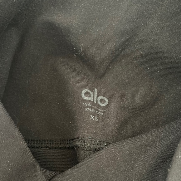 ALO Yoga Black Leggings - Picture 2 of 3